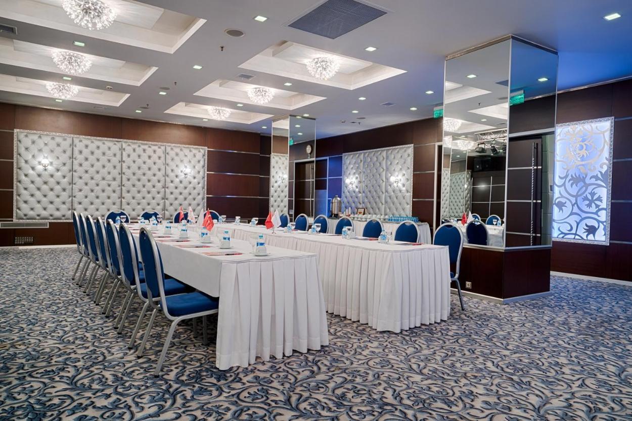 Hotel Ramada By Wyndham Ankara Exterior foto